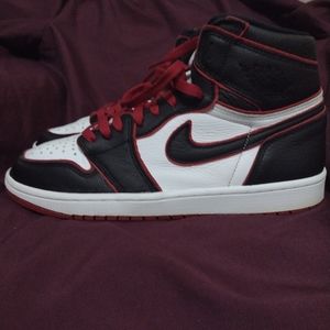 Nike Jordan Men's size 10.5 Jordan 1 Bloodline